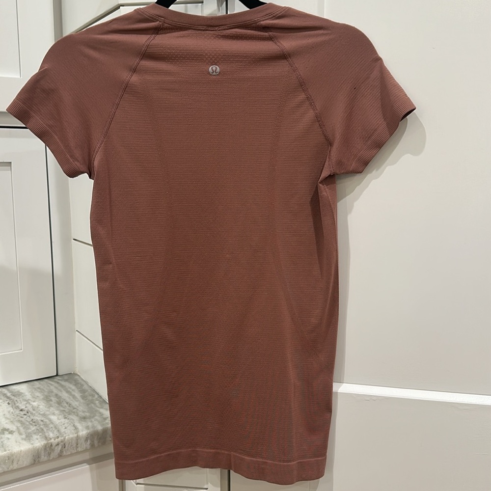 (6089) 🍋 LULULEMON RUN: Swiftly Tech Short Sleeve Crew Sz 4 **LOVED - Picture 6 of 7